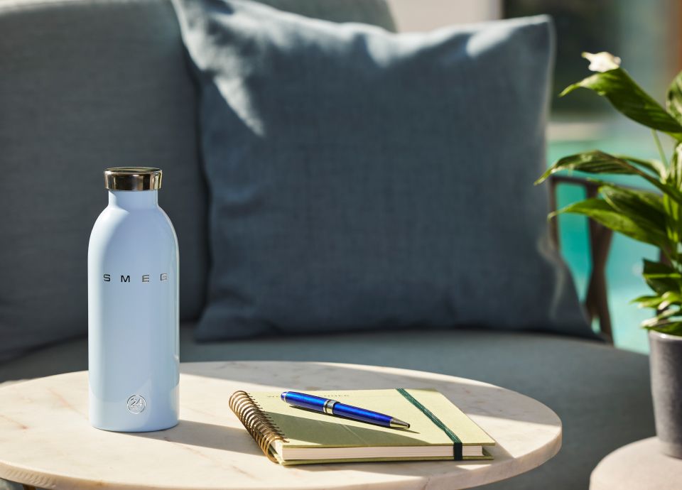 White Smeg x 24Bottles stainless steel bottle on a kitchen counter